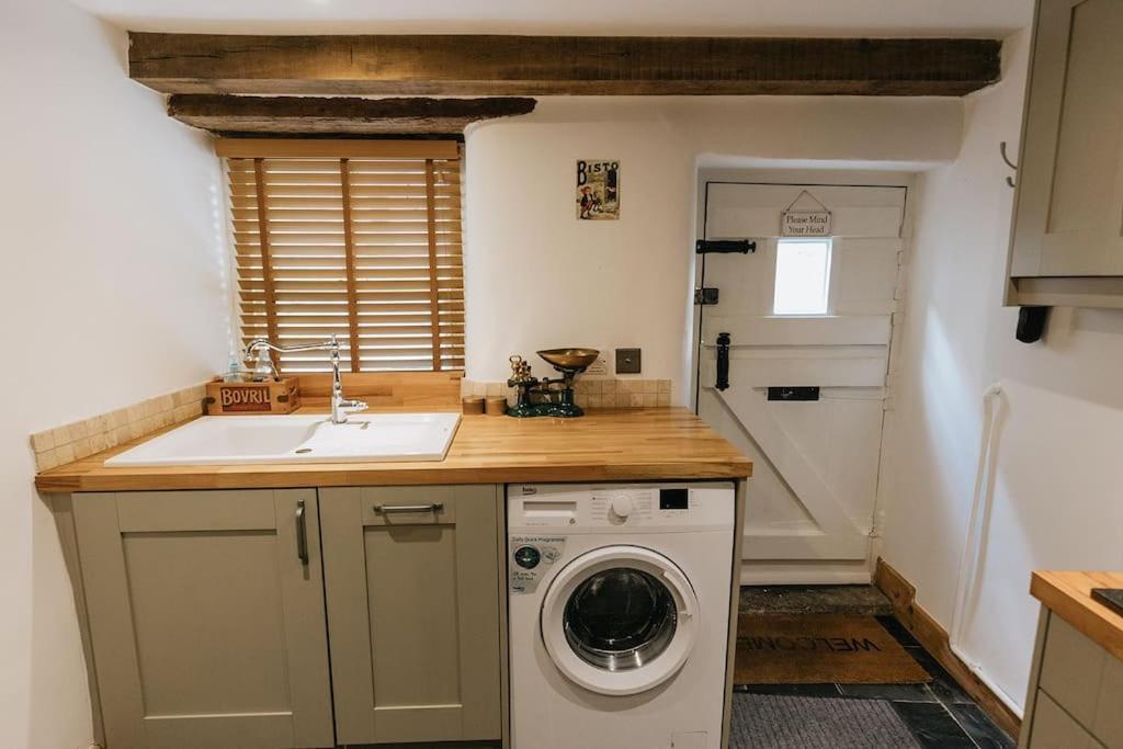 Fryers Cottage - Beautiful 2 Bedroom Town & Country Cottage On Edge Of Peak District Wirksworth Exterior photo