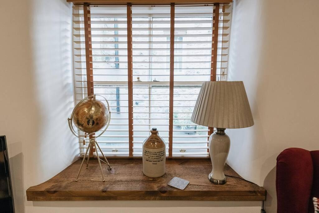 Fryers Cottage - Beautiful 2 Bedroom Town & Country Cottage On Edge Of Peak District Wirksworth Exterior photo
