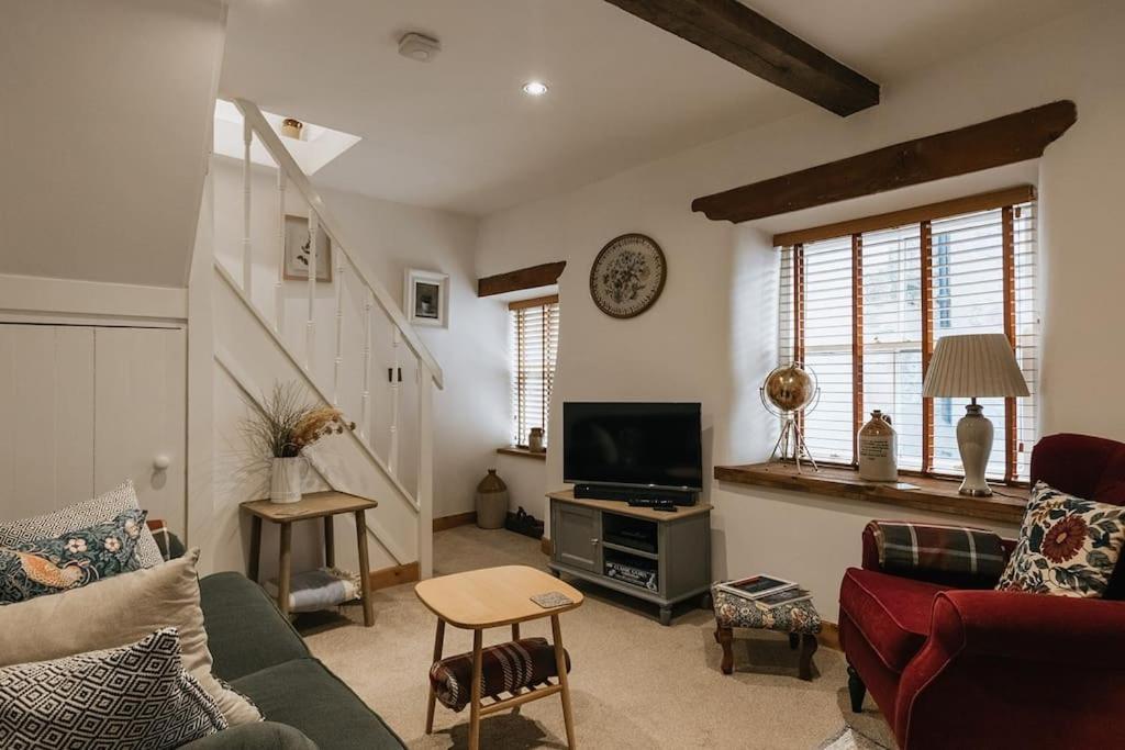 Fryers Cottage - Beautiful 2 Bedroom Town & Country Cottage On Edge Of Peak District Wirksworth Exterior photo